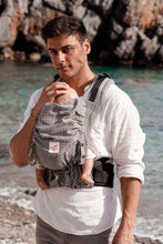 Laden Sie das Bild in den Galerie-Viewer, Flip X Baby Carrier - Heart2Heart Stone - 100% ekologisk bomull
