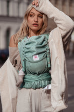 Laden Sie das Bild in den Galerie-Viewer, TaiTai Baby Carrier - Heart2Heart Mint - 100% ekologisk bomull
