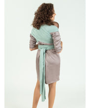 Laden Sie das Bild in den Galerie-Viewer, ISARA Strick-Babytragetuch - Frosty Green
