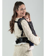 Laden Sie das Bild in den Galerie-Viewer, ISARA Preschooler Carrier - Diamonda Black - 100% ekologisk bomull

