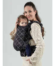 Laden Sie das Bild in den Galerie-Viewer, ISARA Preschooler Carrier - Diamonda Black - 100% ekologisk bomull
