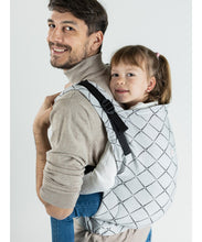 Laden Sie das Bild in den Galerie-Viewer, ISARA Preschooler Carrier - Diamonda Grey - 100% ekologisk bomull
