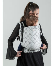 Laden Sie das Bild in den Galerie-Viewer, ISARA Preschooler Carrier - Diamonda Grey - 100% ekologisk bomull

