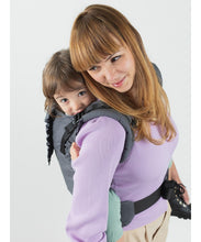 Laden Sie das Bild in den Galerie-Viewer, ISARA Preschooler Carrier - Graphite Linen - 100% linne
