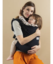 Laden Sie das Bild in den Galerie-Viewer, ISARA Preschooler Carrier - Noire - 100% bomull
