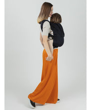 Laden Sie das Bild in den Galerie-Viewer, ISARA Preschooler Carrier - Noire - 100% bomull
