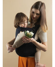 Laden Sie das Bild in den Galerie-Viewer, ISARA Preschooler Carrier - Noire - 100% bomull
