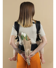 Laden Sie das Bild in den Galerie-Viewer, ISARA Preschooler Carrier - Noire - 100% bomull
