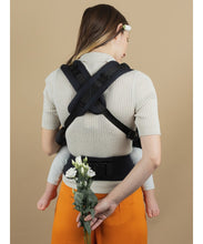 Laden Sie das Bild in den Galerie-Viewer, ISARA Preschooler Carrier - Diamonda Black - 100% ekologisk bomull
