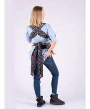 Laden Sie das Bild in den Galerie-Viewer, ISARA Quick Half Buckle Carrier - Diamonda Black - 100% ekologisk bomull
