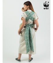 Laden Sie das Bild in den Galerie-Viewer, ISARA Quick Half Buckle Carrier - Majestic Green Forest - 100% ekologisk bomull
