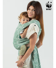 Laden Sie das Bild in den Galerie-Viewer, ISARA Quick Half Buckle Carrier - Majestic Green Forest - 100% ekologisk bomull
