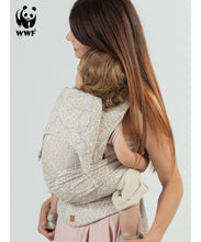 Laden Sie das Bild in den Galerie-Viewer, ISARA Quick Half Buckle Carrier - Majestic Ivory Forest - 100% ekologisk bomull
