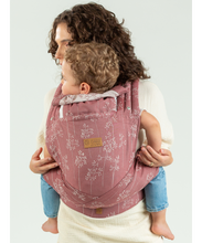 Laden Sie das Bild in den Galerie-Viewer, ISARA Quick Half Buckle Carrier - Meadow Grass - 100% ekologisk bomull
