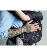 Laden Sie das Bild in den Galerie-Viewer, ISARA QuickTie Carrier - Diamonda Black - 100% ekologisk bomull
