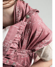 Laden Sie das Bild in den Galerie-Viewer, ISARA QuickTie Carrier - Meadow Grass - 100% ekologisk bomull
