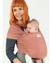 Laden Sie das Bild in den Galerie-Viewer, ISARA Strick-Babytragetuch - Rusty Rose
