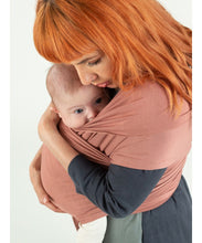 Laden Sie das Bild in den Galerie-Viewer, ISARA Strick-Babytragetuch - Rusty Rose
