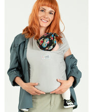 Laden Sie das Bild in den Galerie-Viewer, ISARA Strick-Babytragetuch - Silver Grey
