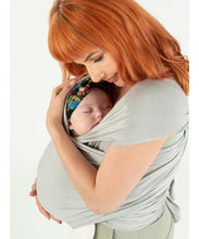 Laden Sie das Bild in den Galerie-Viewer, ISARA Strick-Babytragetuch - Silver Grey

