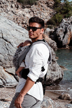 Laden Sie das Bild in den Galerie-Viewer, Flip X Baby Carrier - Heart2Heart Stone - 100% ekologisk bomull
