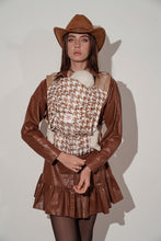 Laden Sie das Bild in den Galerie-Viewer, Flip Babytrage - Hahnentrittmuster Latte Macchiato - 55% Tencel, 45% Bambusviskose
