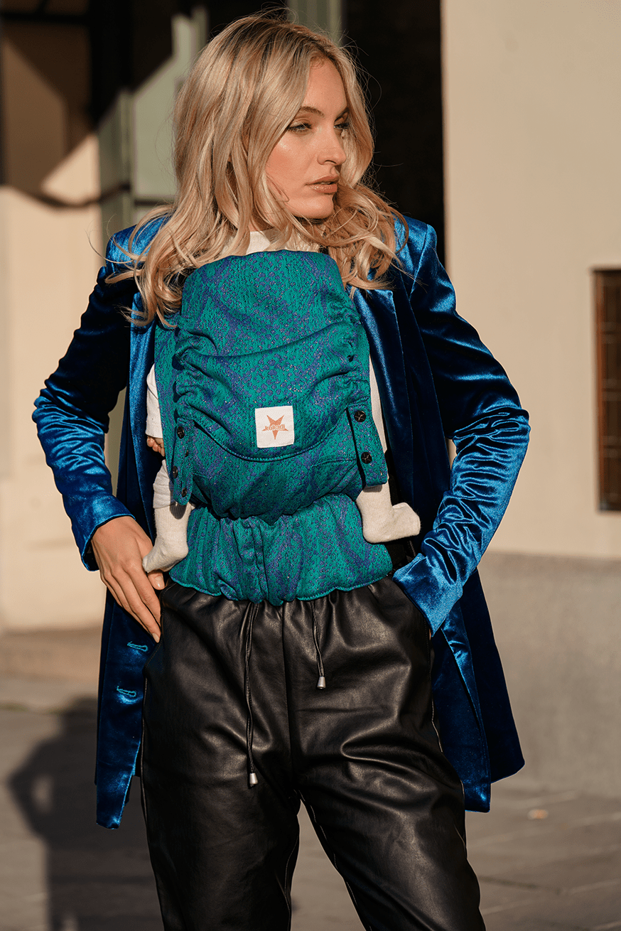 Flip X Babytrage – Snake Azzzura – 74 % Bambusviskose, 25 % Bio-Baumwolle, 1 % Polyester