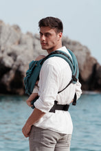 Laden Sie das Bild in den Galerie-Viewer, Flip X Baby Carrier - Heart2Heart Lagoon - 100% ekologisk bomull
