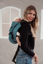 Laden Sie das Bild in den Galerie-Viewer, Onbu Baby Carrier - Heart2Heart Lagoon - 100% ekologisk bomull
