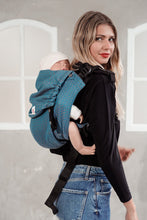 Laden Sie das Bild in den Galerie-Viewer, Onbu Baby Carrier - Heart2Heart Lagoon - 100% ekologisk bomull
