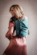 Ladda upp bild till gallerivisning, Onbu Baby Carrier - Just Lagoon - 100% ekologisk bomull
