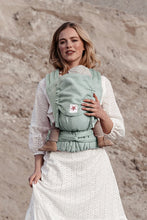 Laden Sie das Bild in den Galerie-Viewer, TaiTai Baby Carrier - Heart2Heart Mint - 100% ekologisk bomull
