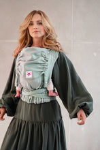 Laden Sie das Bild in den Galerie-Viewer, TaiTai Baby Carrier - Heart2Heart Mint - 100% ekologisk bomull
