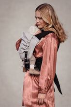 Laden Sie das Bild in den Galerie-Viewer, TaiTai Baby Carrier - Just Stone - 100% ekologisk bomull
