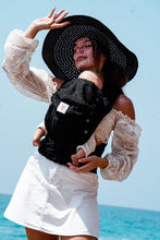 Laden Sie das Bild in den Galerie-Viewer, TaiTai Baby Carrier - Safari Black Beauty - 50% ekologisk bomull, 50% bambu viskos
