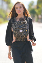 Laden Sie das Bild in den Galerie-Viewer, Flip X Baby Carrier - Leylafari - 75% bambu viskos, 25% ekologisk bomull

