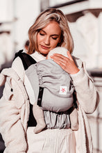 Laden Sie das Bild in den Galerie-Viewer, Flip Baby Carrier - Just Stone - 100% ekologisk bomull
