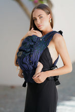 Ladda upp bild till gallerivisning, Flip X Baby Carrier - Majestic Motherhood - 50% bambuviskos, 49% ekologisk bomull, 1% polyester
