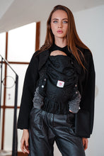 Laden Sie das Bild in den Galerie-Viewer, Flip Baby Carrier - Safari Black Beauty - 50% ekologisk bomull, 50% bambu viskos
