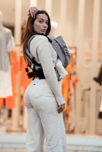 Laden Sie das Bild in den Galerie-Viewer, Flip X Baby Carrier - Heart2Heart Stone - 100% ekologisk bomull
