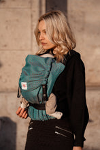 Laden Sie das Bild in den Galerie-Viewer, TaiTai Baby Carrier - Heart2Heart Lagoon - 100% ekologisk bomull
