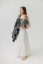 Laden Sie das Bild in den Galerie-Viewer, Lenny Lamb Ringsjal - QUEEN OF THE NIGHT - PAMINA - 65% bomull, 35% silke
