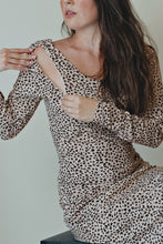 Ladda upp bild till gallerivisning, Lång amningsklänning Graou leopard med öppen rygg
