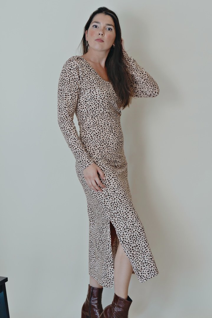 Lång amningsklänning Graou leopard med öppen rygg