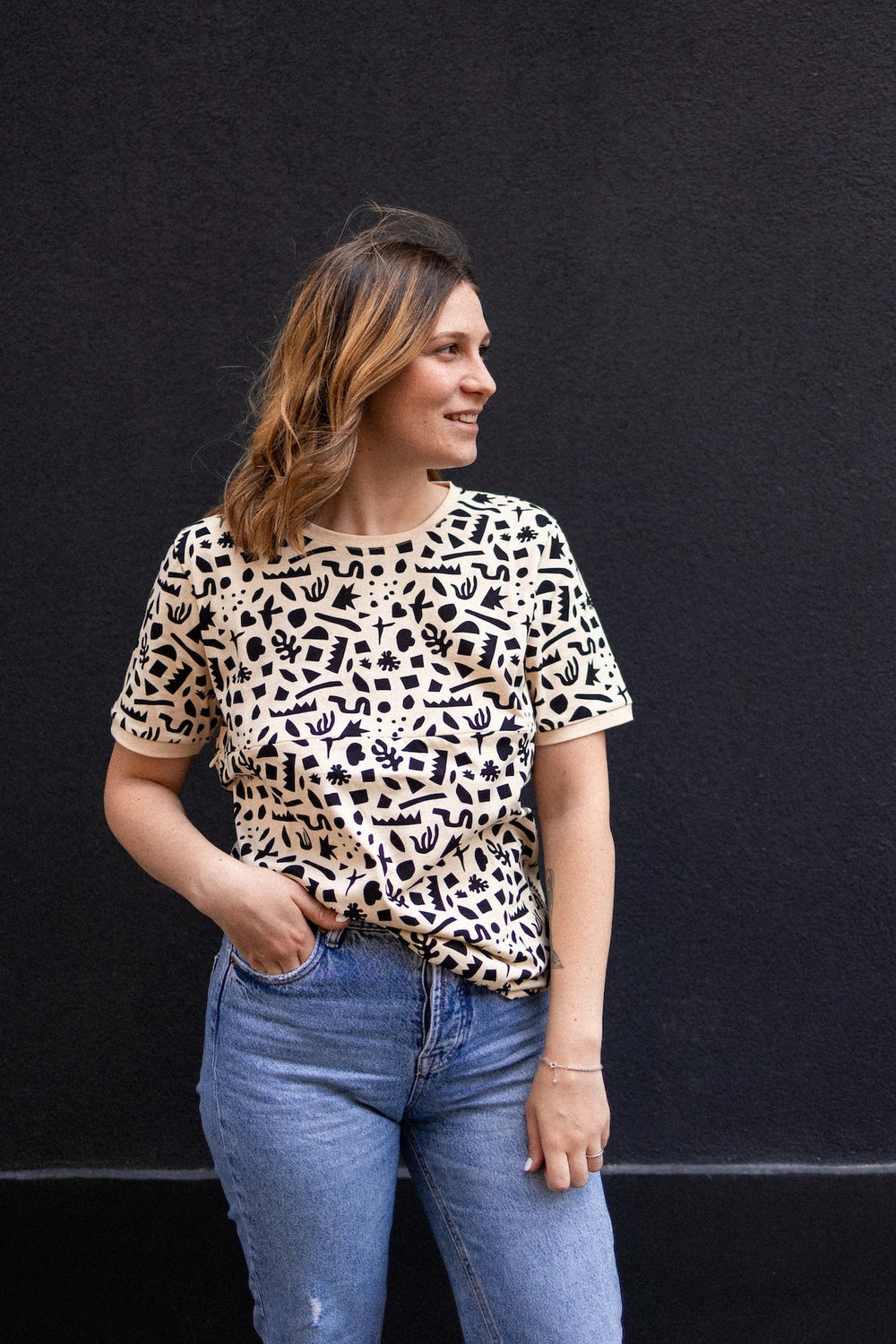 Geometrisk amningst-shirt
