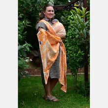 Ladda upp bild till gallerivisning, Yaro vävd sjal - Flowersnake Duo Honey Orange Tencel - 70% bomull, 30% tencel
