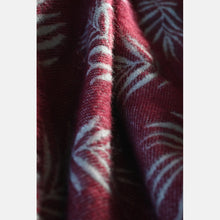 Laden Sie das Bild in den Galerie-Viewer, Yaro Blanket - Bahamas White Bordeaux Wool
