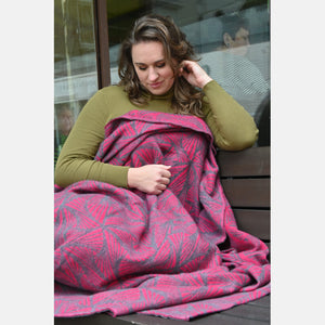 Yaro Blanket - Magnetic Grey Magenta Wool