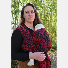 Laden Sie das Bild in den Galerie-Viewer, Yaro ringsjal - Ava Trinity Black Sangria Rainbow Wool Ring Sling - 70% bomull, 30% merinoull - Utförsäljning!

