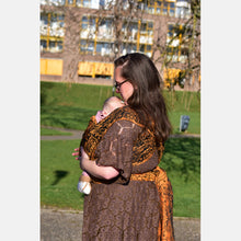 Ladda upp bild till gallerivisning, Yaro vävd sjal - Elvish Duo Black Orange Wool Tencell - 50% bomull, 30% merinoull, 20% tencel
